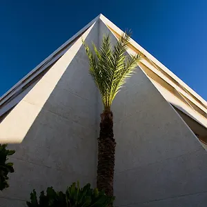 https://las-piramides-playa-de-las-americas.in-canary-islands.com
